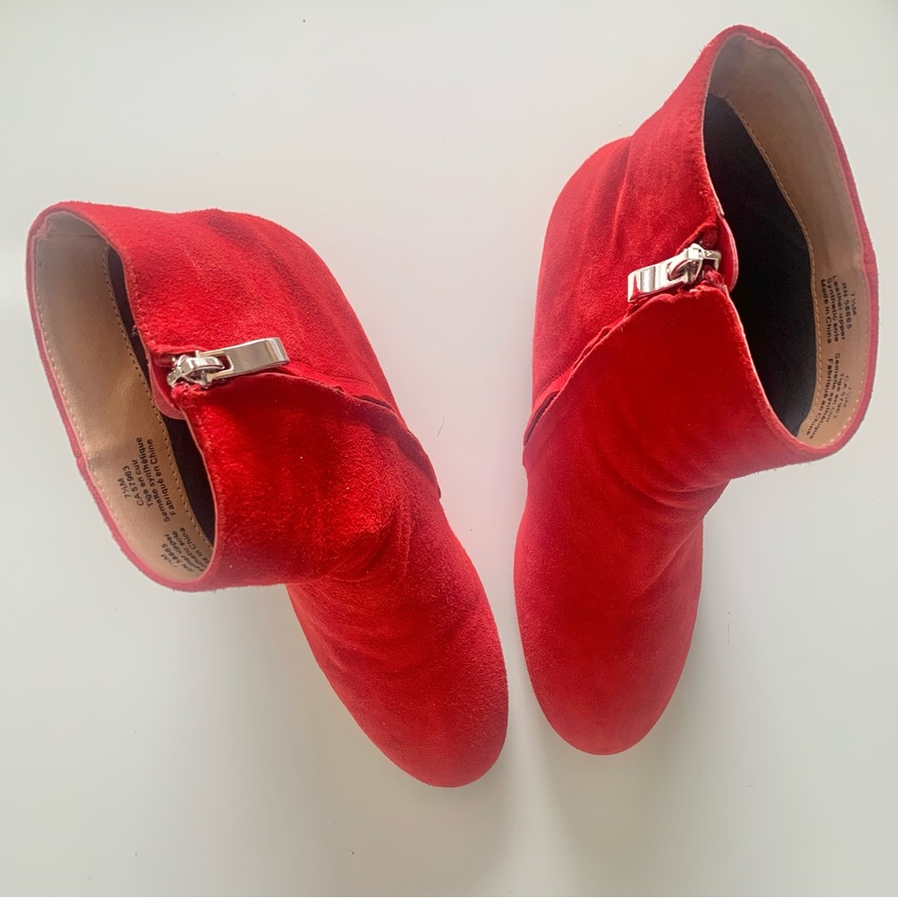 Halogen Abbi Red Suede Block Heel Ankle Booties - Picture 4 of 10